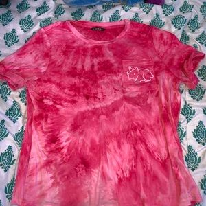 pink tee